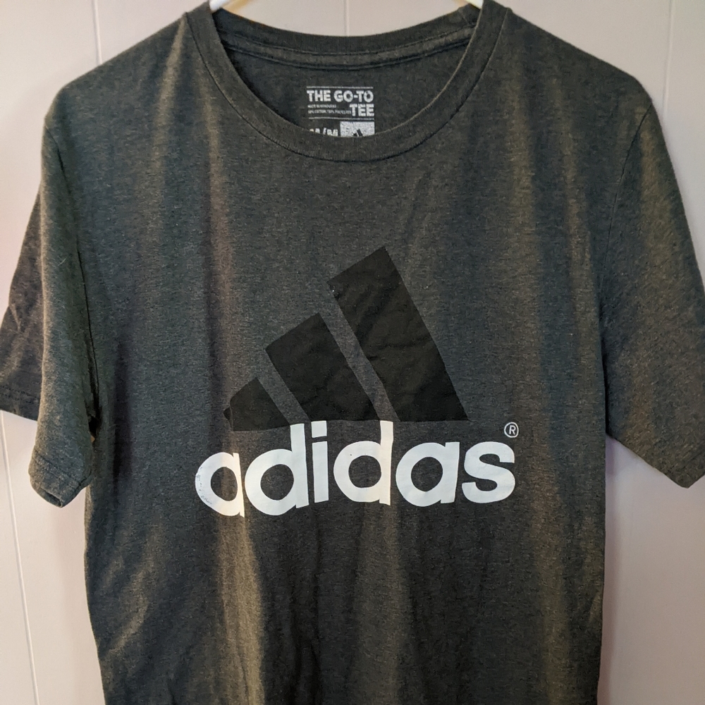 Adidas T-Shirt Men Medium The Go-To Performance Tee Gray Black/White Logo
